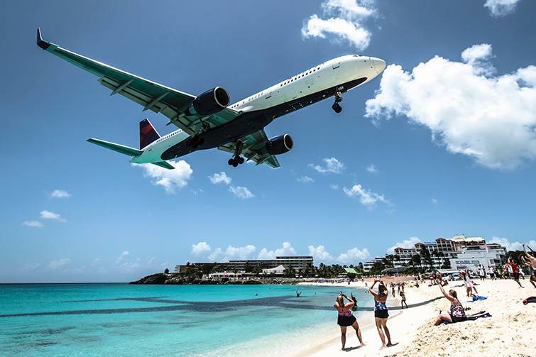 CARWIZ rent a car - St. Maarten - Maho Beach